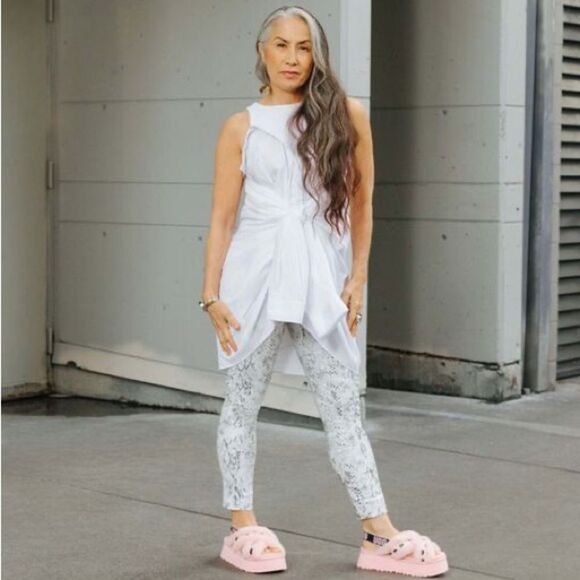 UGG Disco Cross Slide Animalia pink scallop size 9 - Picture 9 of 11